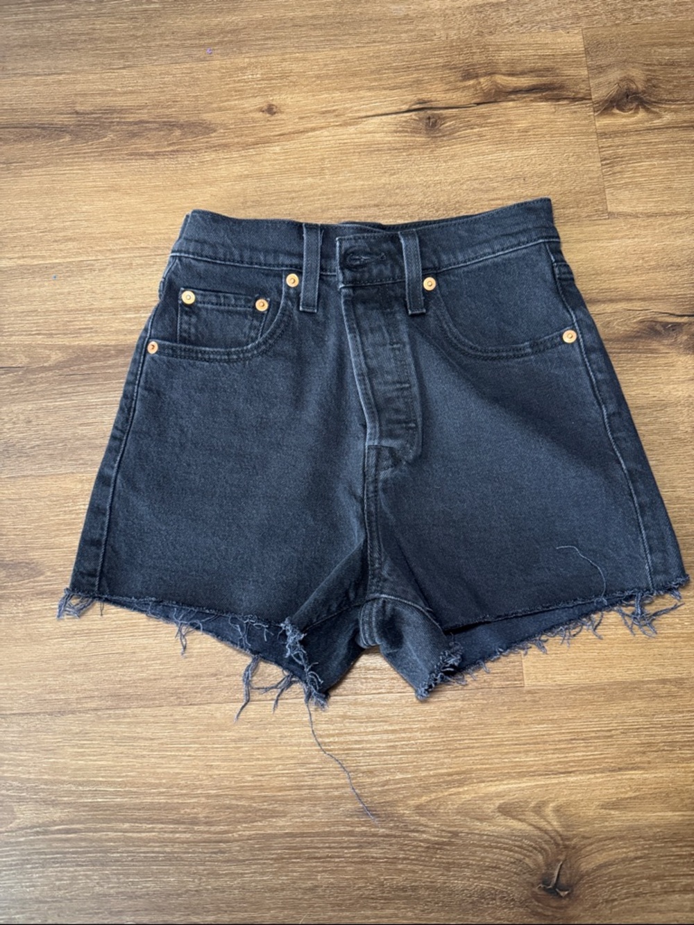 Woman's Levi's Premium High Rise Ribcage Shorts. Size 24